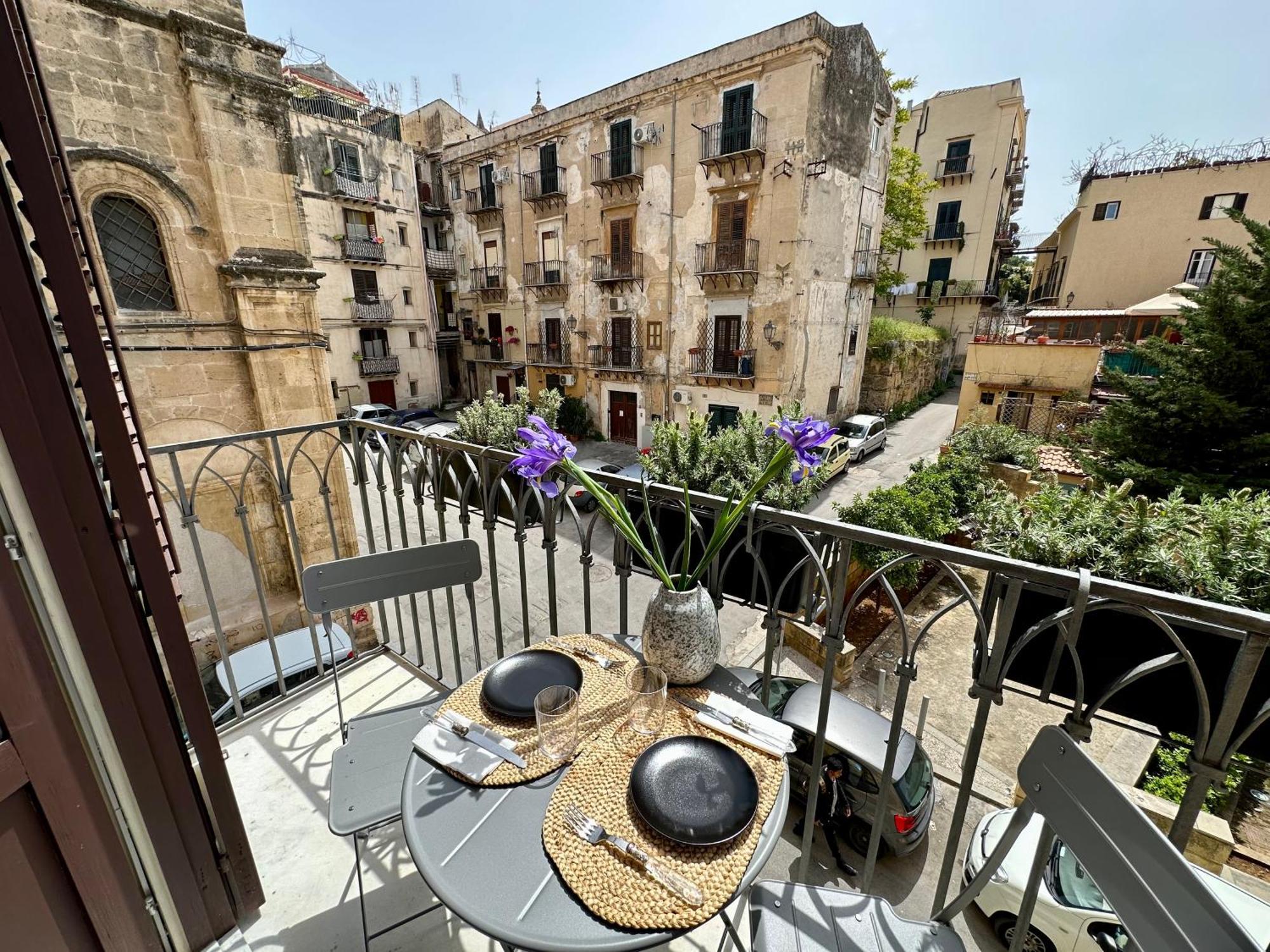 Casa Guilla_Alla Cattedrale Palermo Exteriör bild